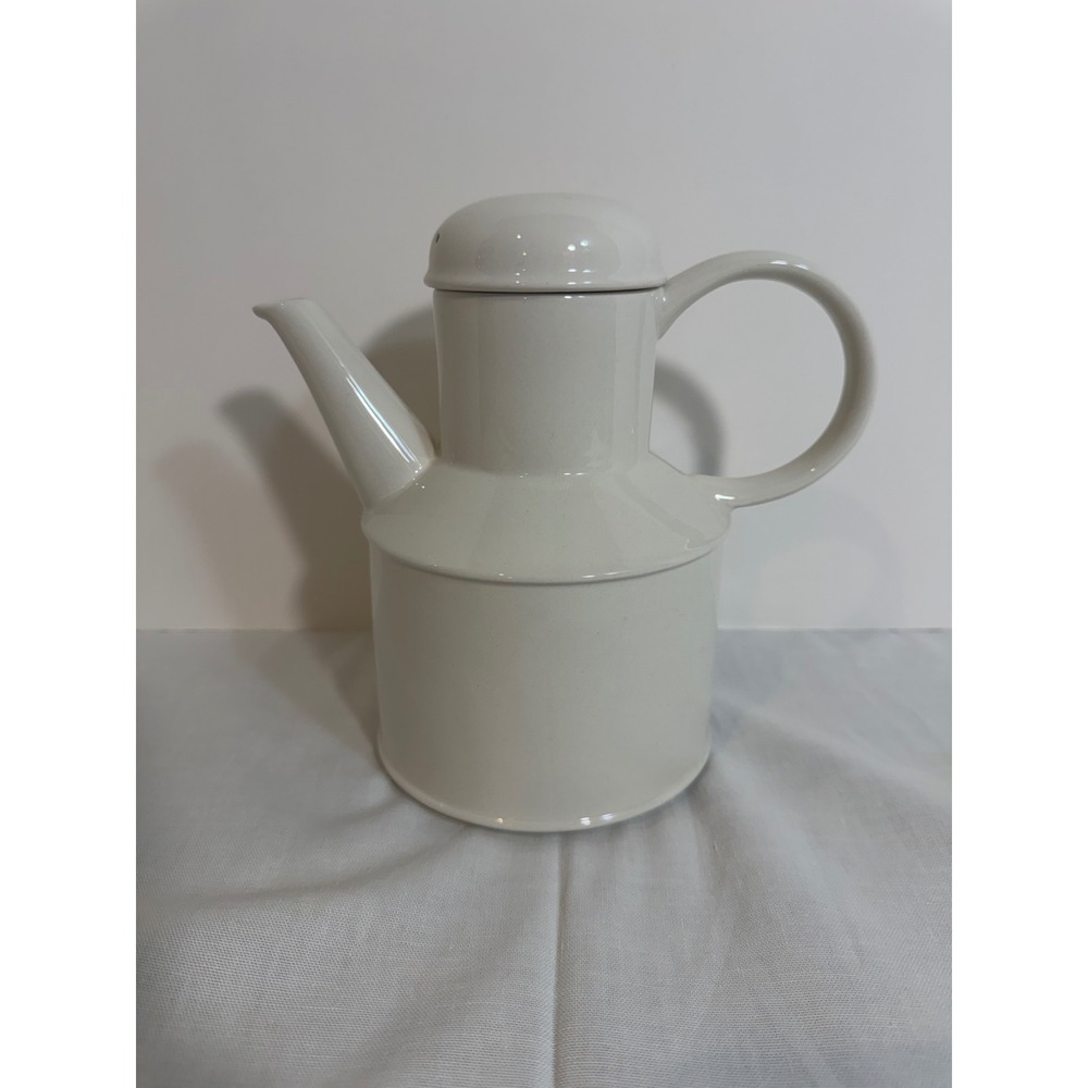 Modern White Ceramic Teapot Minimalist Glossy Tea Pot with Lid 7.5in - Picture 6 of 9
